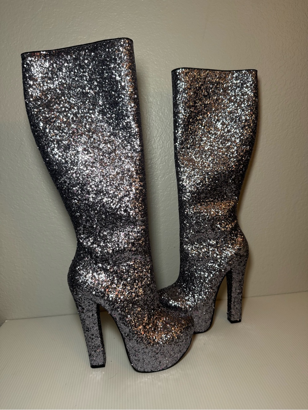 Vintage Luichiny Glitter Hot to Trot Platform Knee-High Boots – Pewter - Picture 5 of 8
